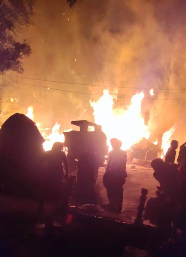 fire in  straw well, four houses burnt
