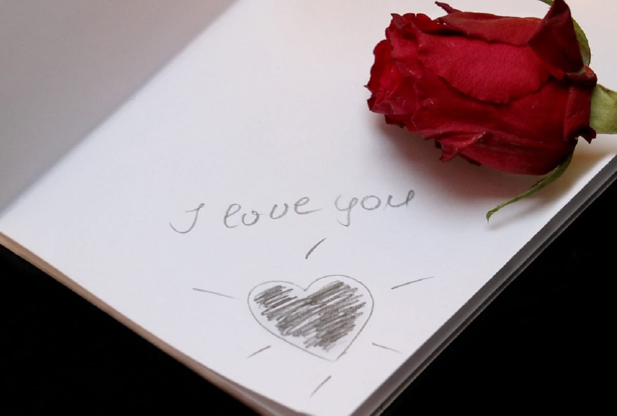 Man proposes his girlfriend in a creative way with Will you marry me tattooed on his chest