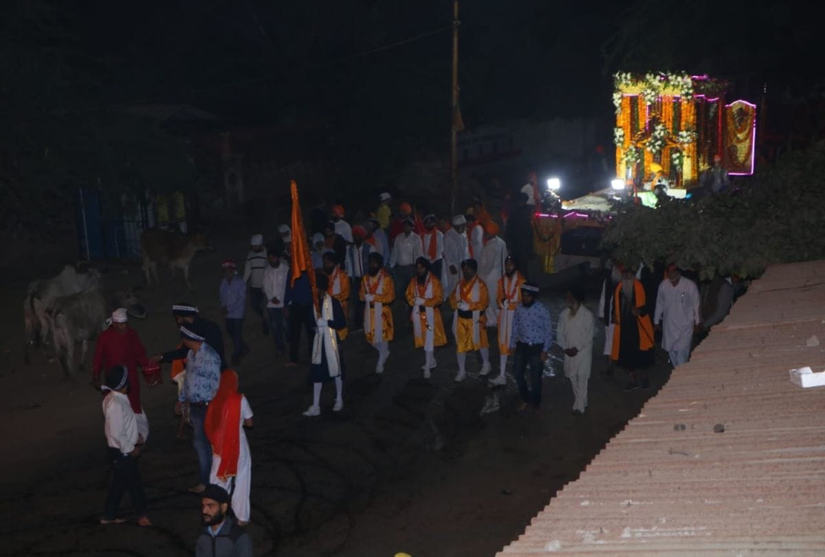 Guru Nanak Dev 550th Prakash Parv sikh community held prabhat pheri in agra