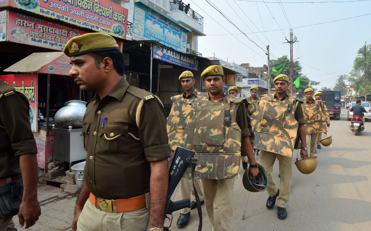 Prayagraj remained in the shadow of the bayonets, peace prevails