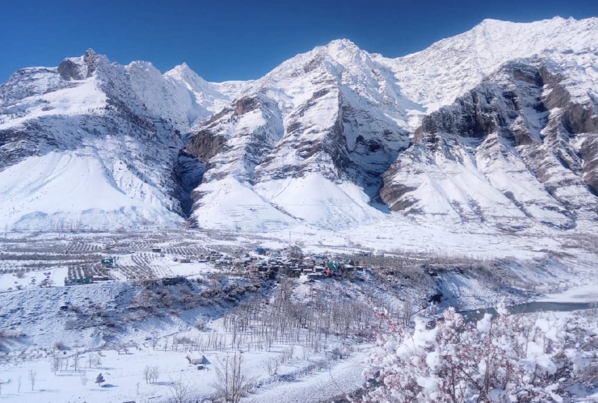 Himachal: Keylong mercury fall down minus seven degrees, lakes frozen