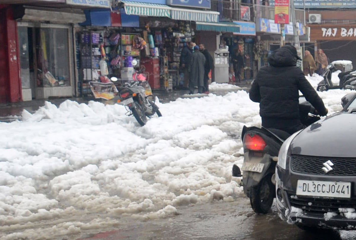 snowfall in  Srinagar Jammu Kashmir, places to visit in kashmir