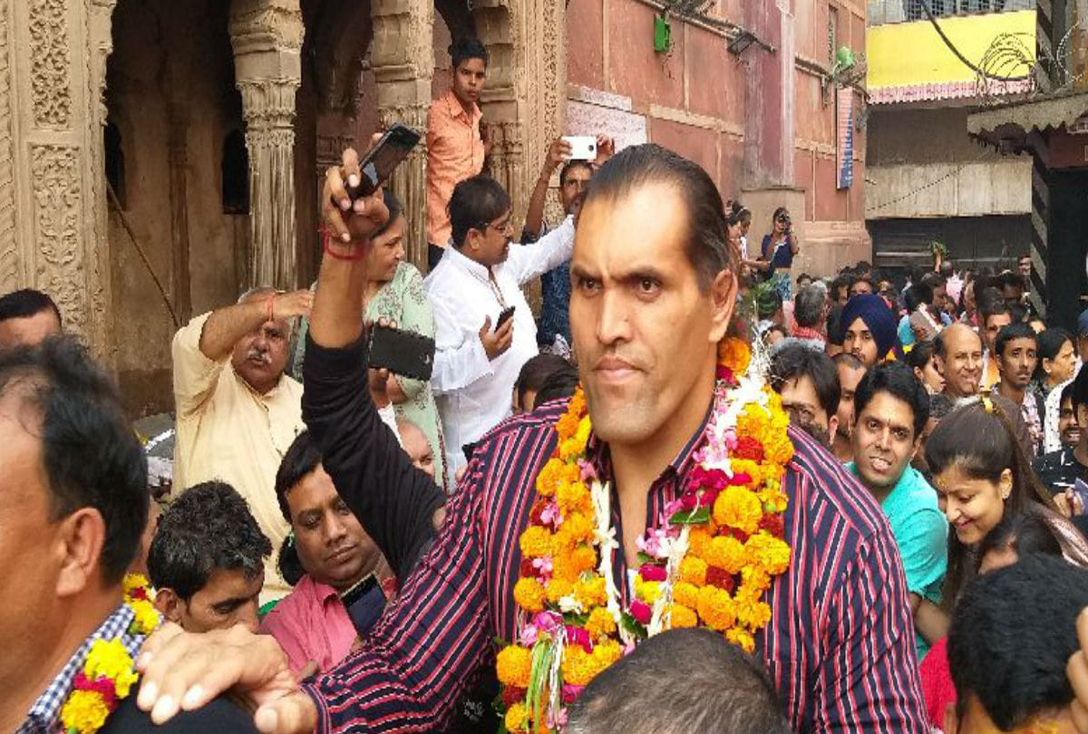 The Great Khali Worship in Banke Bihari Mandir Vrindavan Said over Wrestling