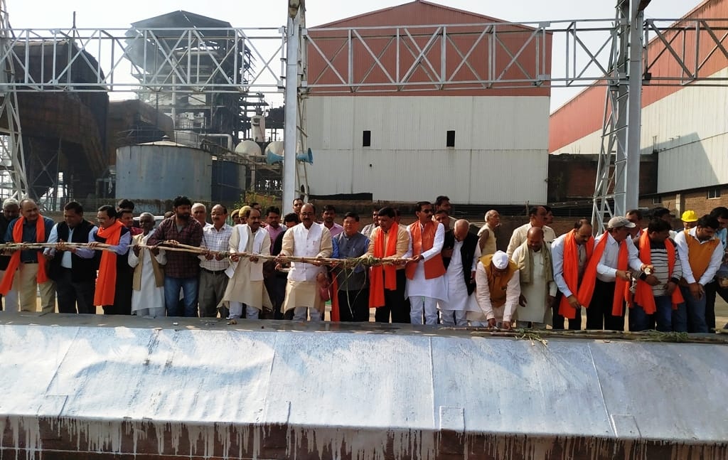 Inauguration of crushing session of Uttam Sugar Mill with Vedic chanting