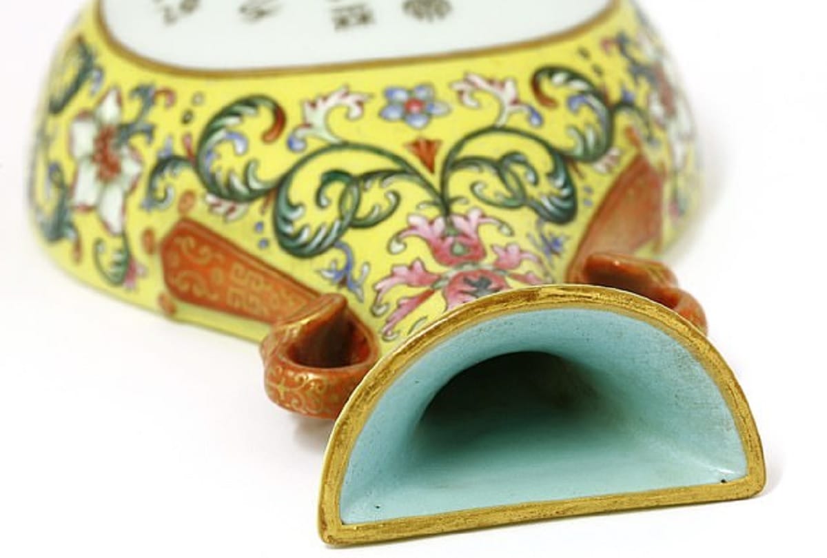 Man bought a Chinese vase for just 90 rupees has sold for 4.48 crore