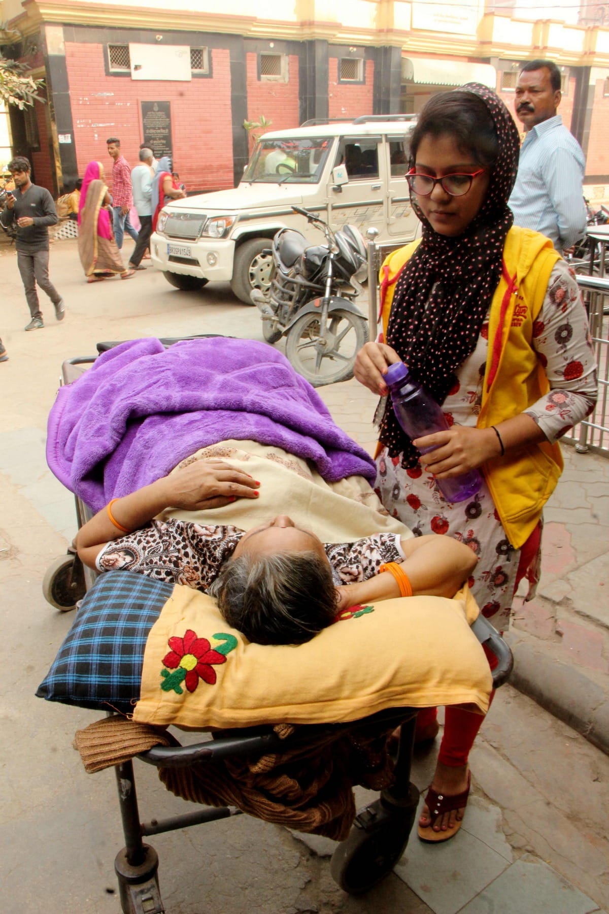 BHU hospital Resident doctors strike ends  against assault case demand security in varanasi