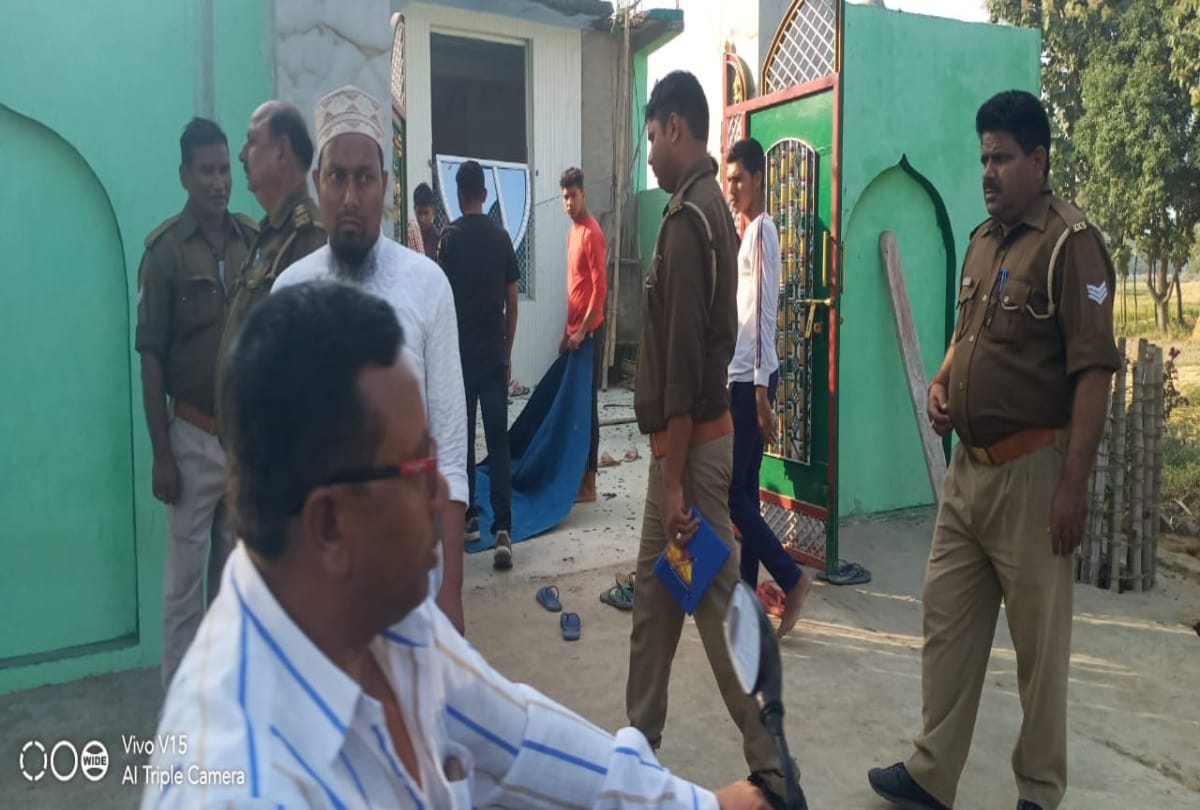Investigation going on for blast in Gorakhpur mosque links to terrorist group