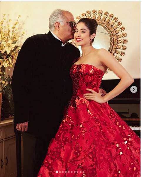 sridevi daughter jhanvi kapoor share his father boney kapoor unseen photos