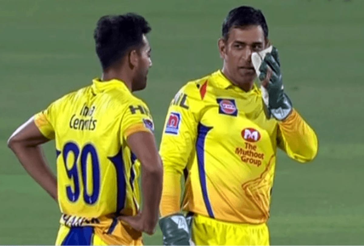 Deepak Chahar touches Mohammed Shami feet before match vs Punjab Kings