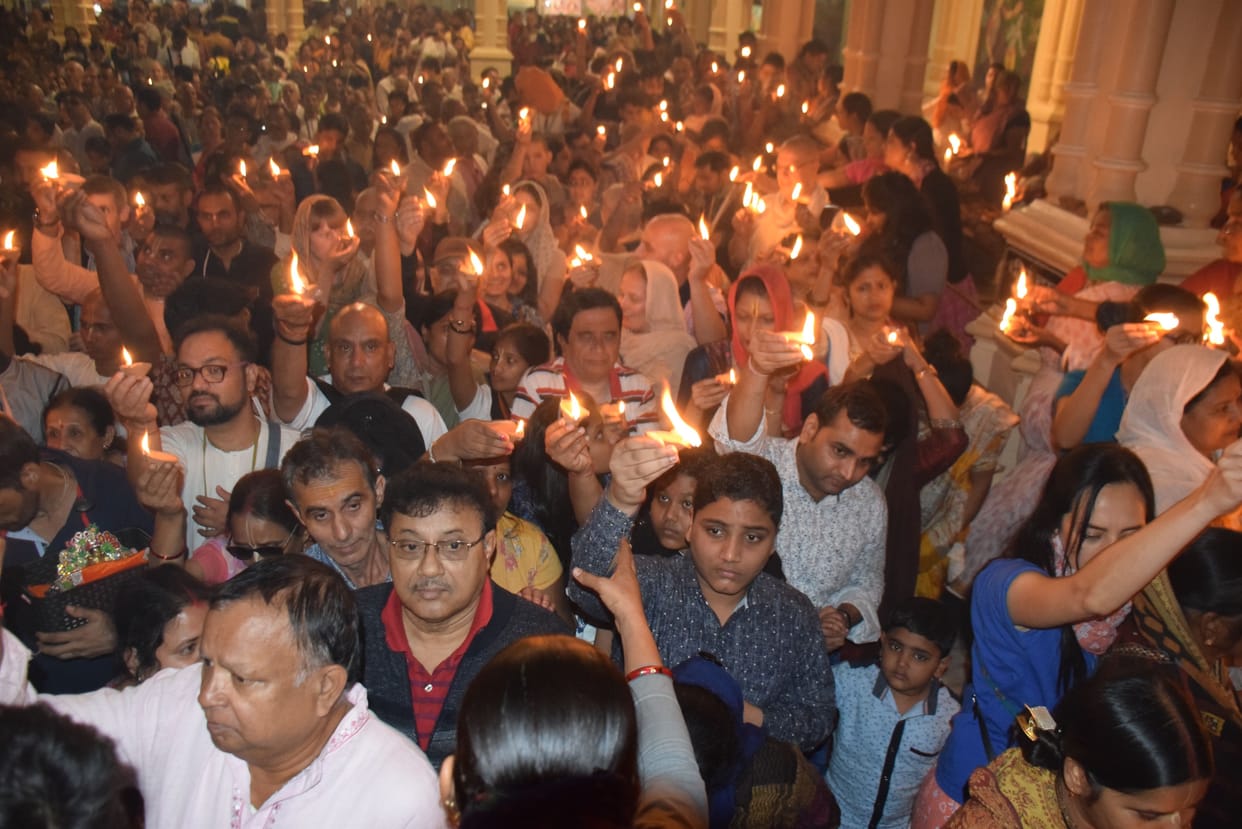 sankeertan ke saath parikrama