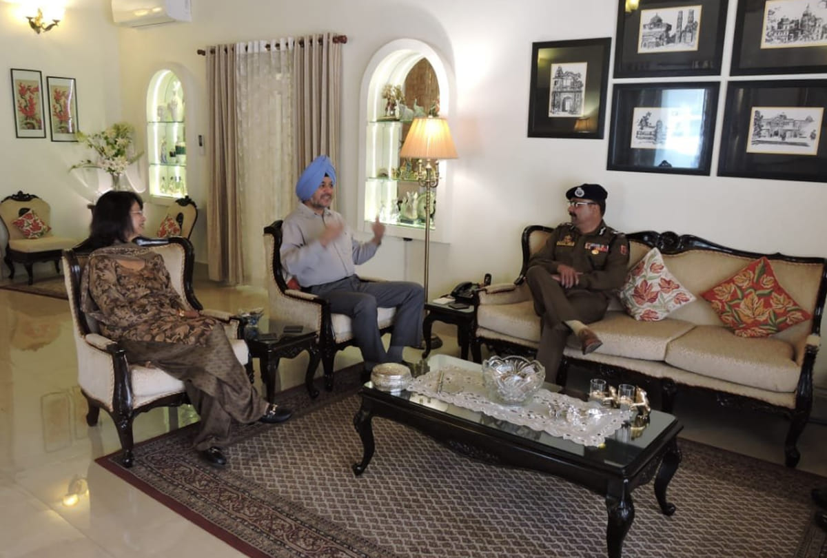 Discussion on law and order and security of Jammu and Kashmir by DGP with GOC of Northern Command