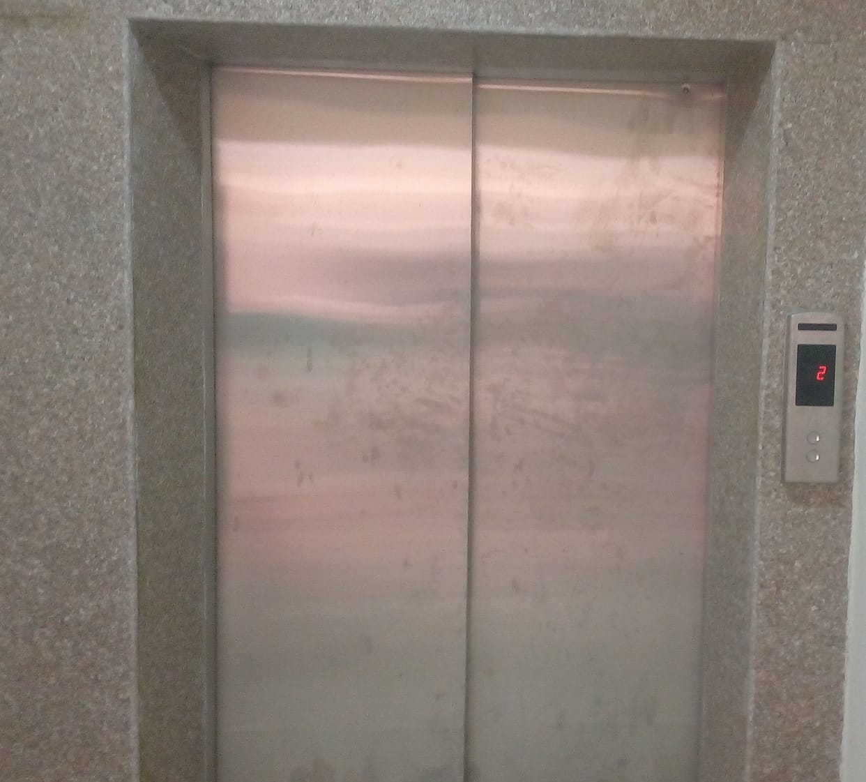 district hospital's lift off, trouble for patient