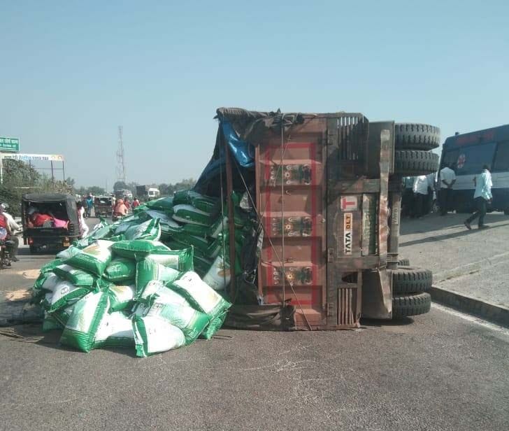 truck roling over on road