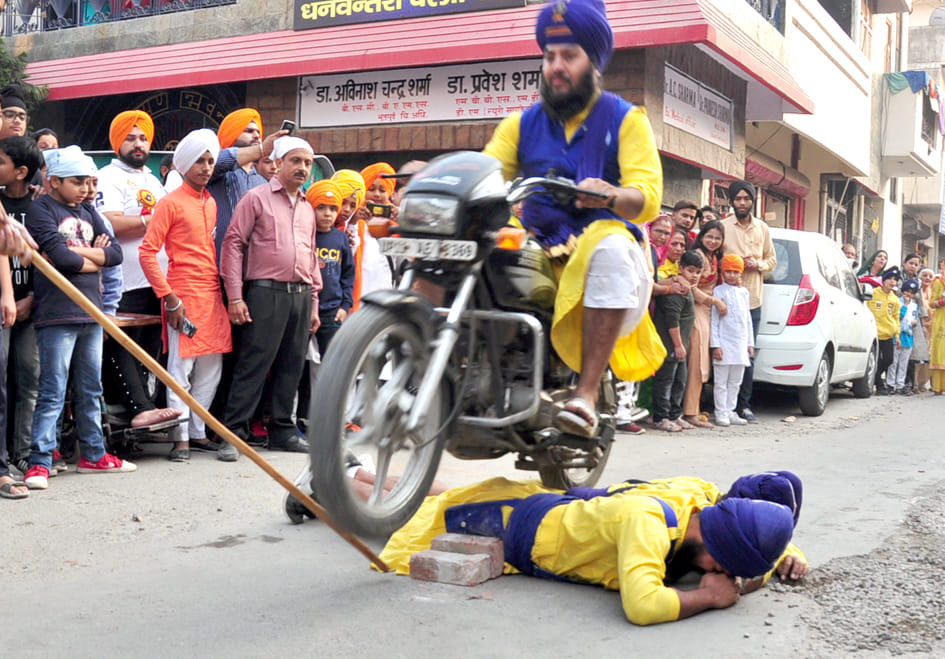 Shouted in the city kirtan, so cheer for Nihal