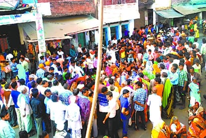 a bike rider died in an accident in lucknow