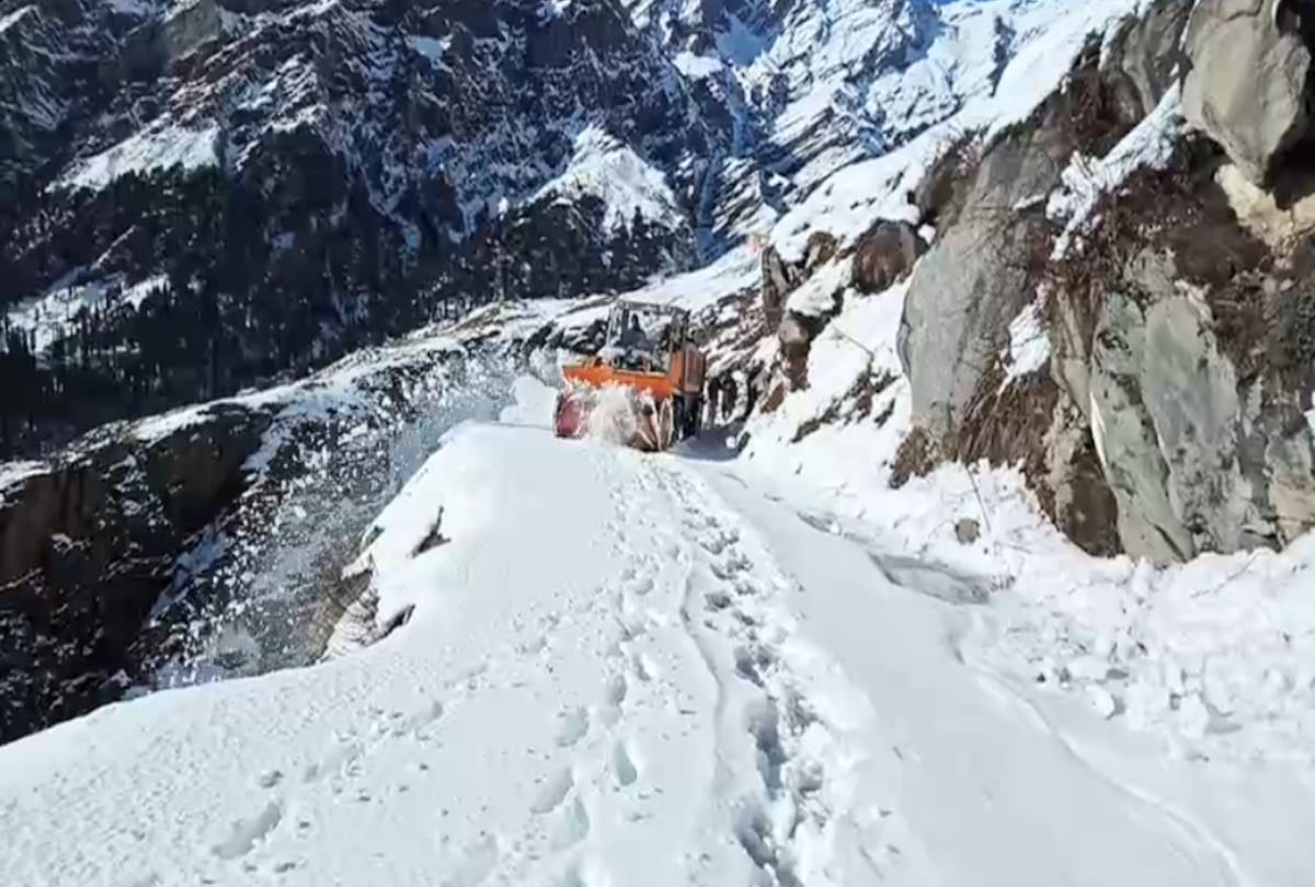 Rohtang Pass restored in the late evening , bad weather increased tension