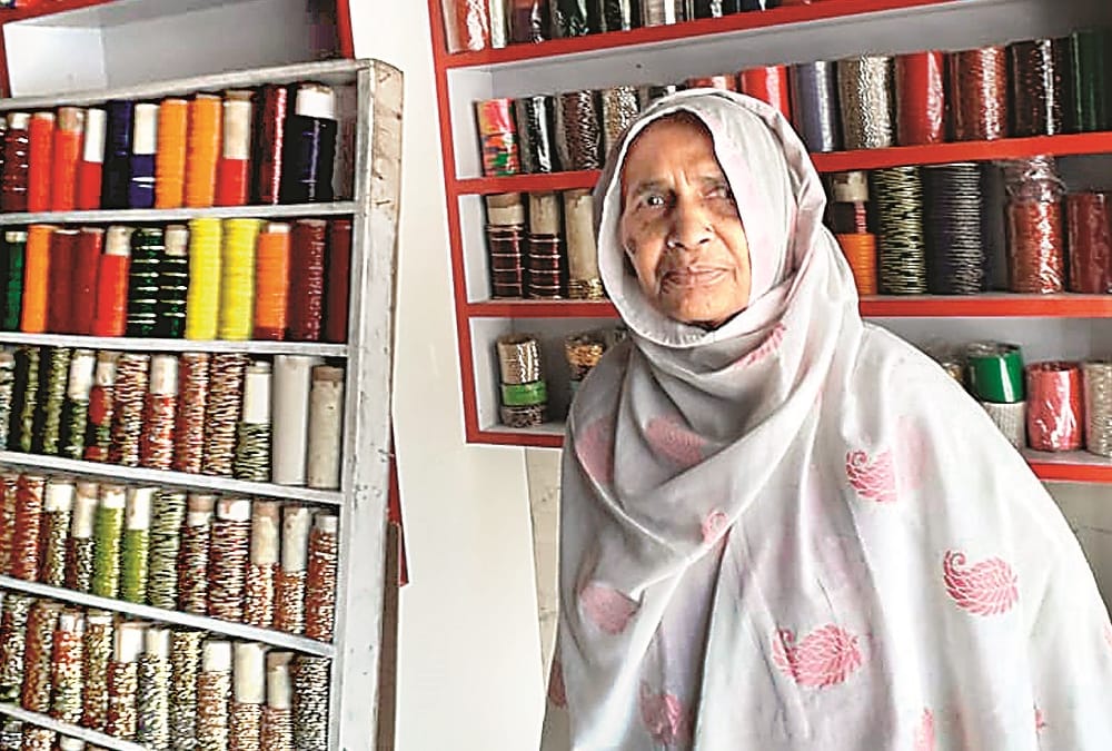 A bangle seller speaks about situation in Ayodhya.