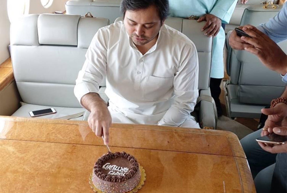 Tejashwi Yadav celebrate birthday in charter plain photos viral on social media Bihar RJD