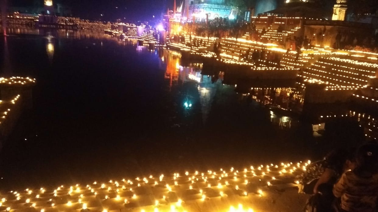 Shrinath Baba Sarovar Ghat illuminated with lamp