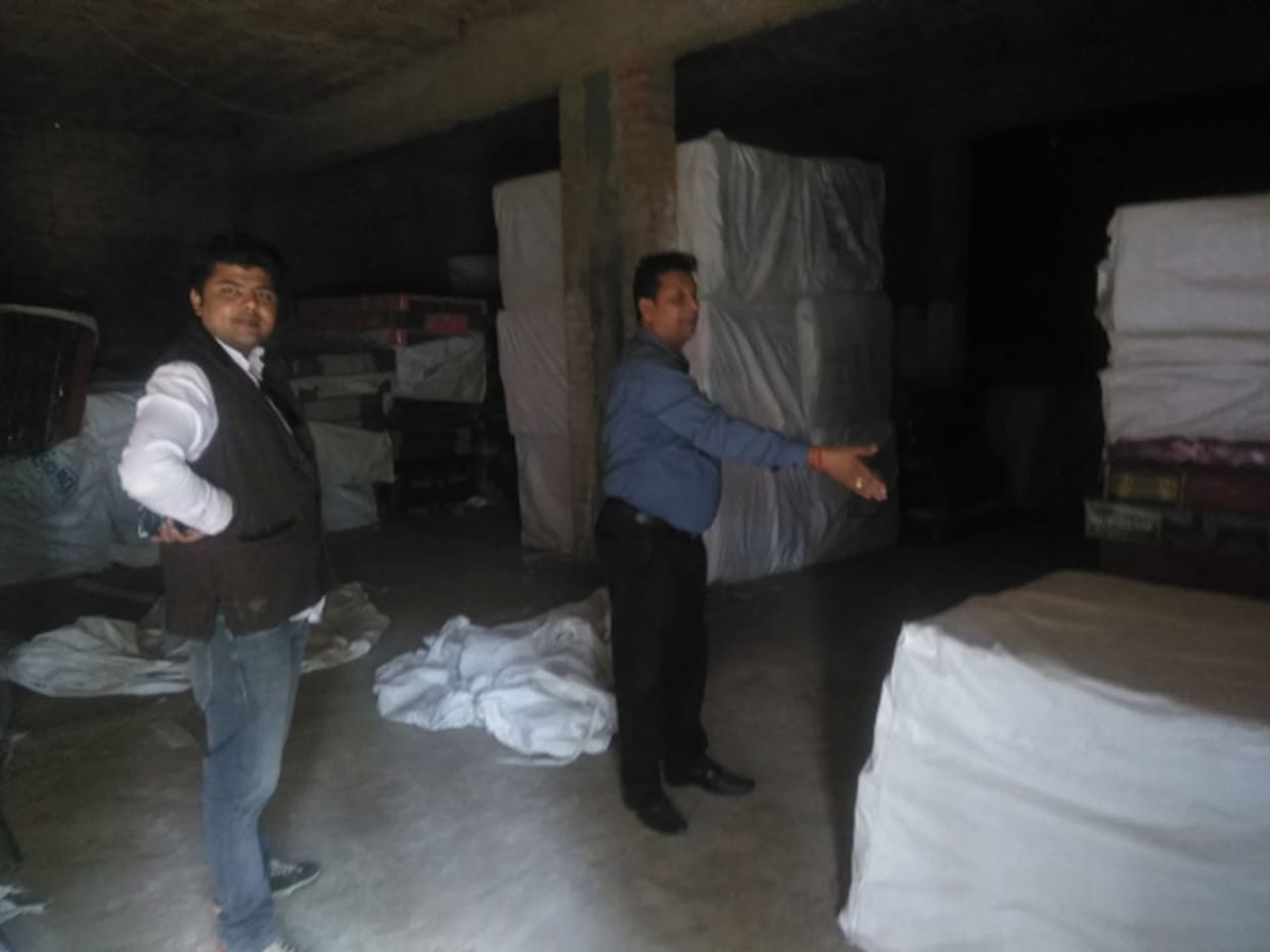 Three lakh mattresses stolen after breaking lock of warehouse