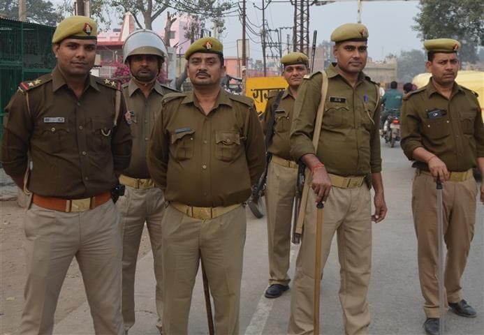 Police administration alert in Hathras, keep an eye on the commuters in the city