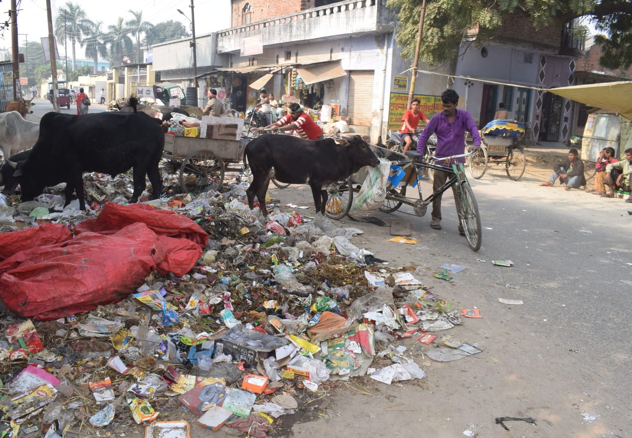 garbage dumping at school side