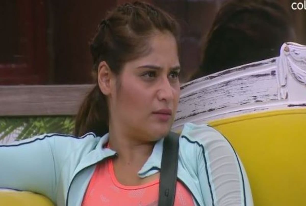 Bigg Boss 13 Bipasha Basu support Arti Singh actress troll over Panic attack issue