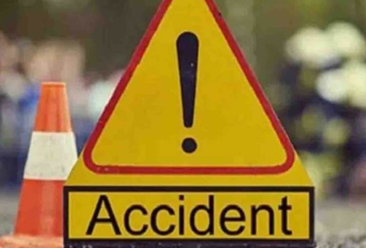 truck hits car riders, injured in lucknow