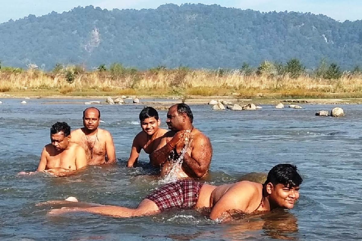 Karthik Purnima 2019, many thousand of devotees take a holy dip in river at Bijnor district