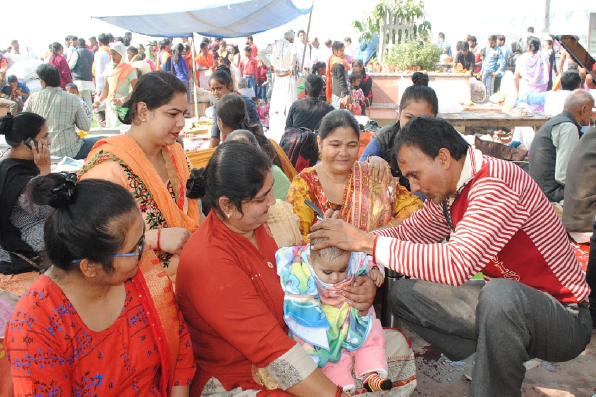 Karthik Purnima 2019, many thousand of devotees take a holy dip in river at Bijnor district