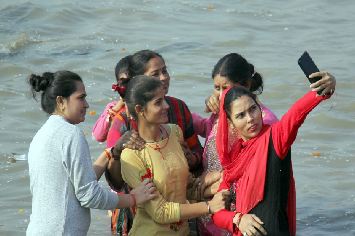 Karthik Purnima 2019, many thousand of devotees take a holy dip in river at Bijnor district