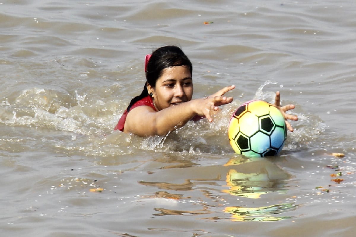 Karthik Purnima 2019, many thousand of devotees take a holy dip in river at Bijnor district