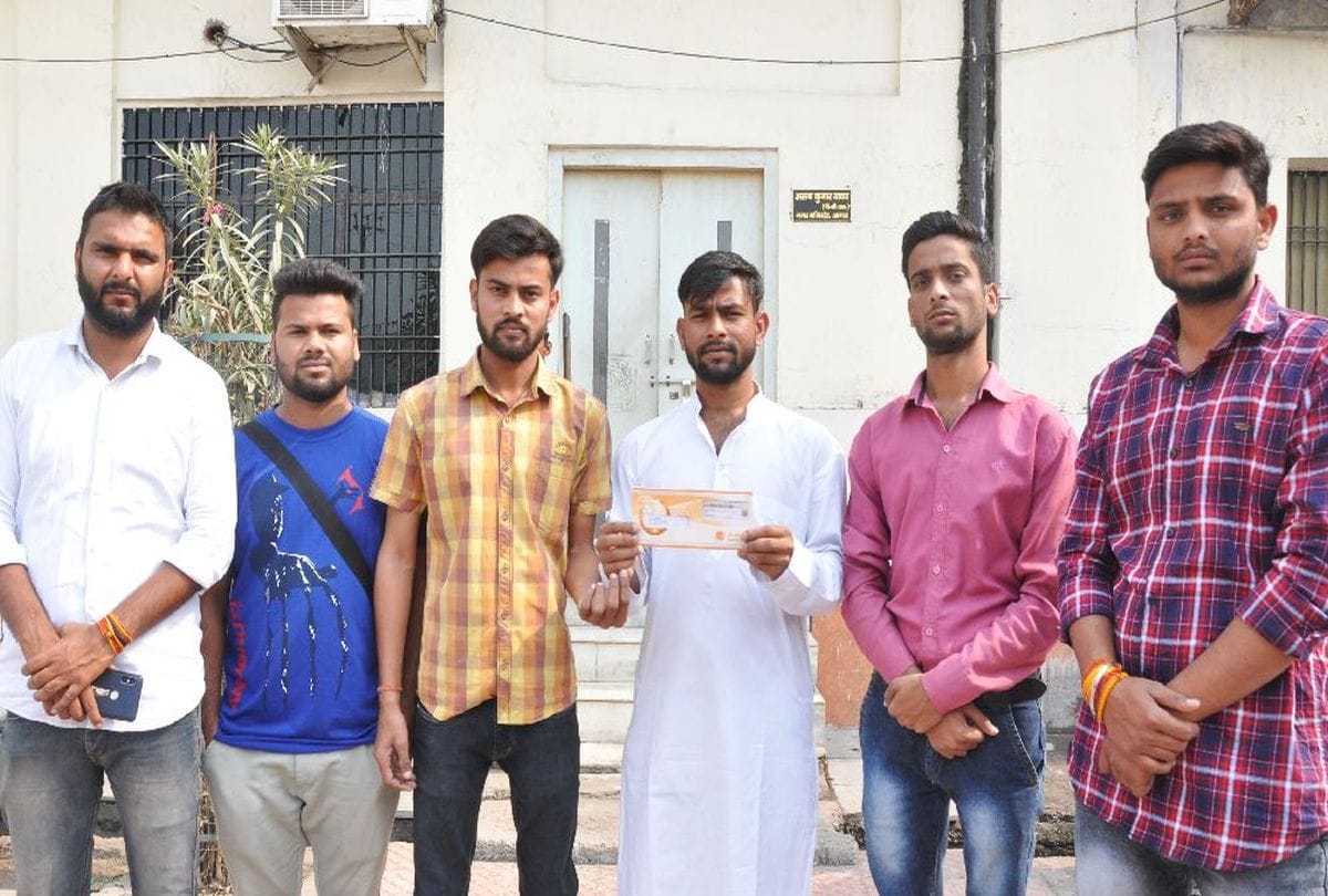 Nsui District President Give Cheque for Ram Mandir Nirman