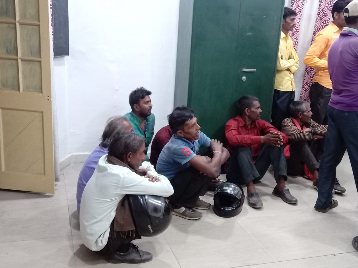 villagers shouting in electicity officers office in jhansi