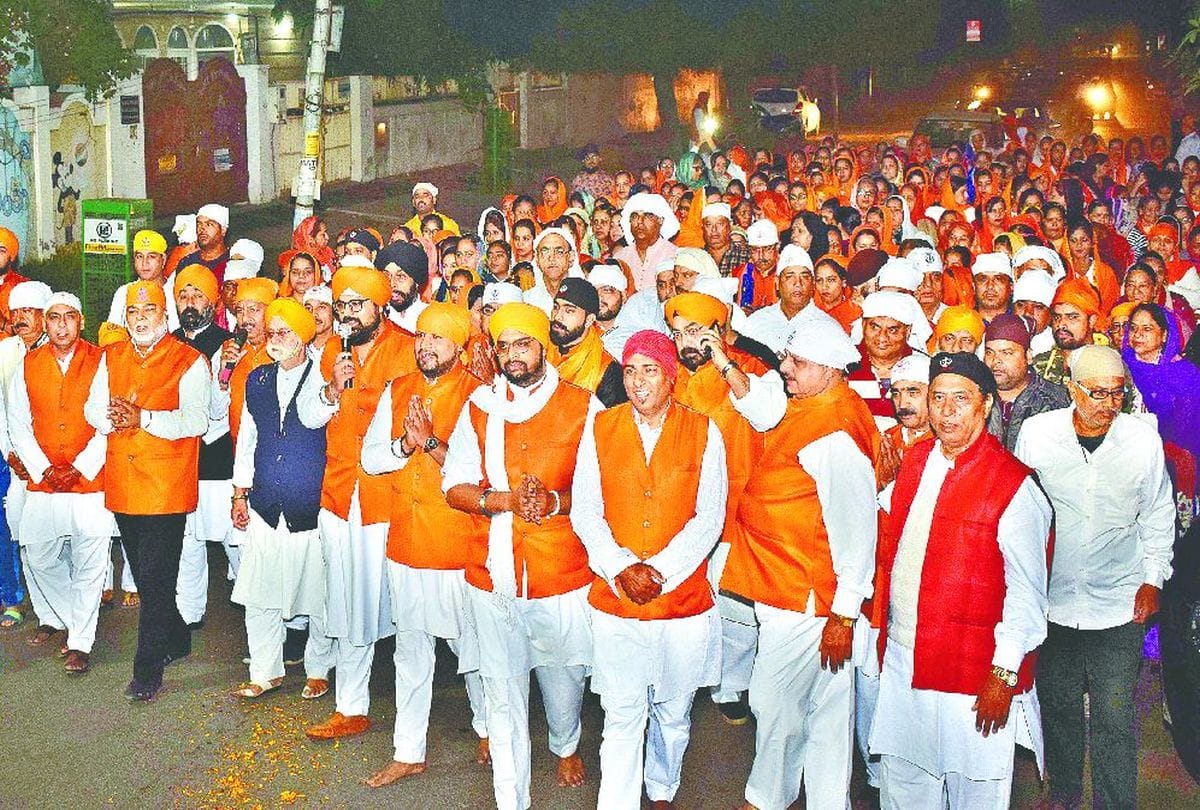 Gurudwara Guru Ka Taal Devotees Visits Charan Paduka Of Gurunanak Dev and Tegnahadur