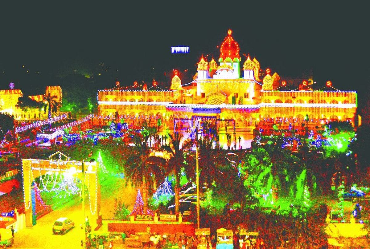 Gurudwara Guru Ka Taal Devotees Visits Charan Paduka Of Gurunanak Dev and Tegnahadur