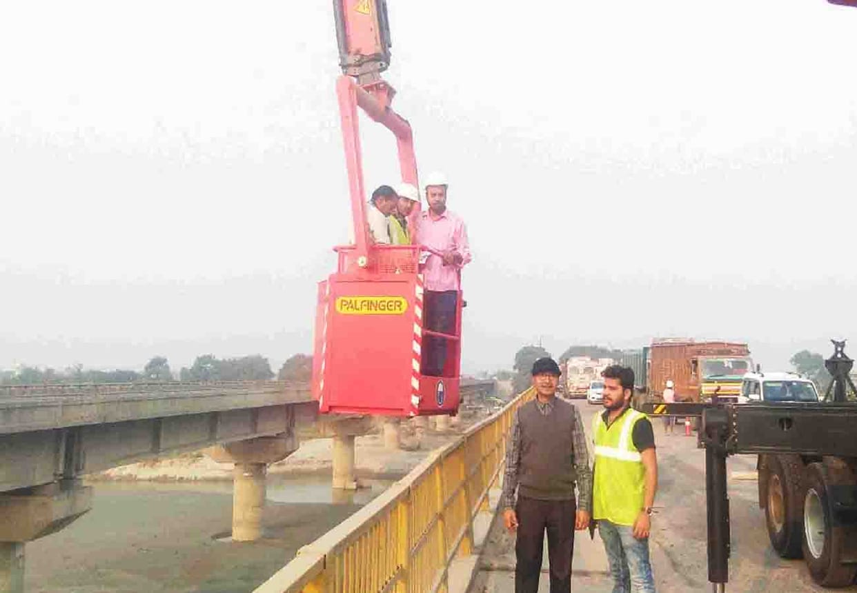 if you travel from old jajmau bridge so be careful