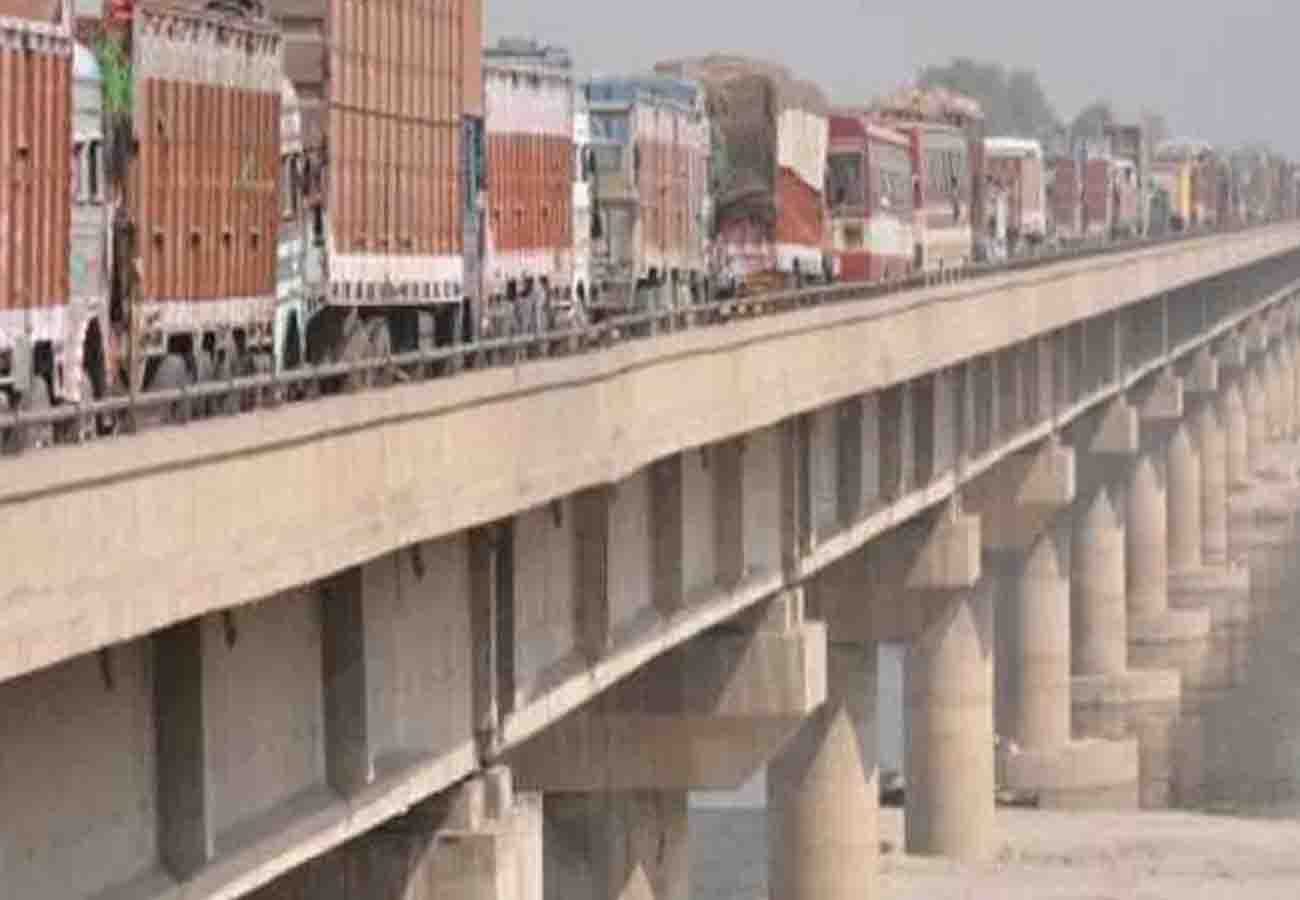 if you travel from old jajmau bridge so be careful