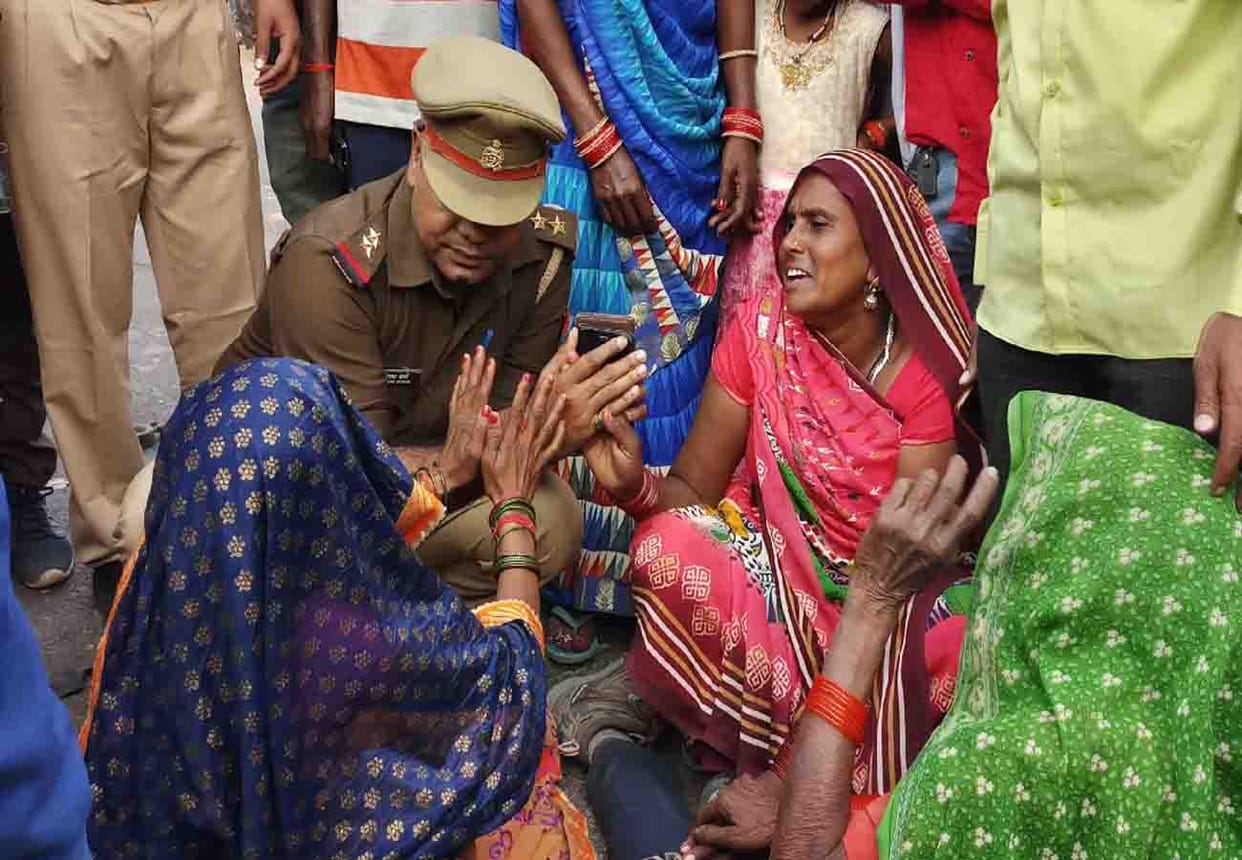 road accident in fatehpur, brother died and sister injured
