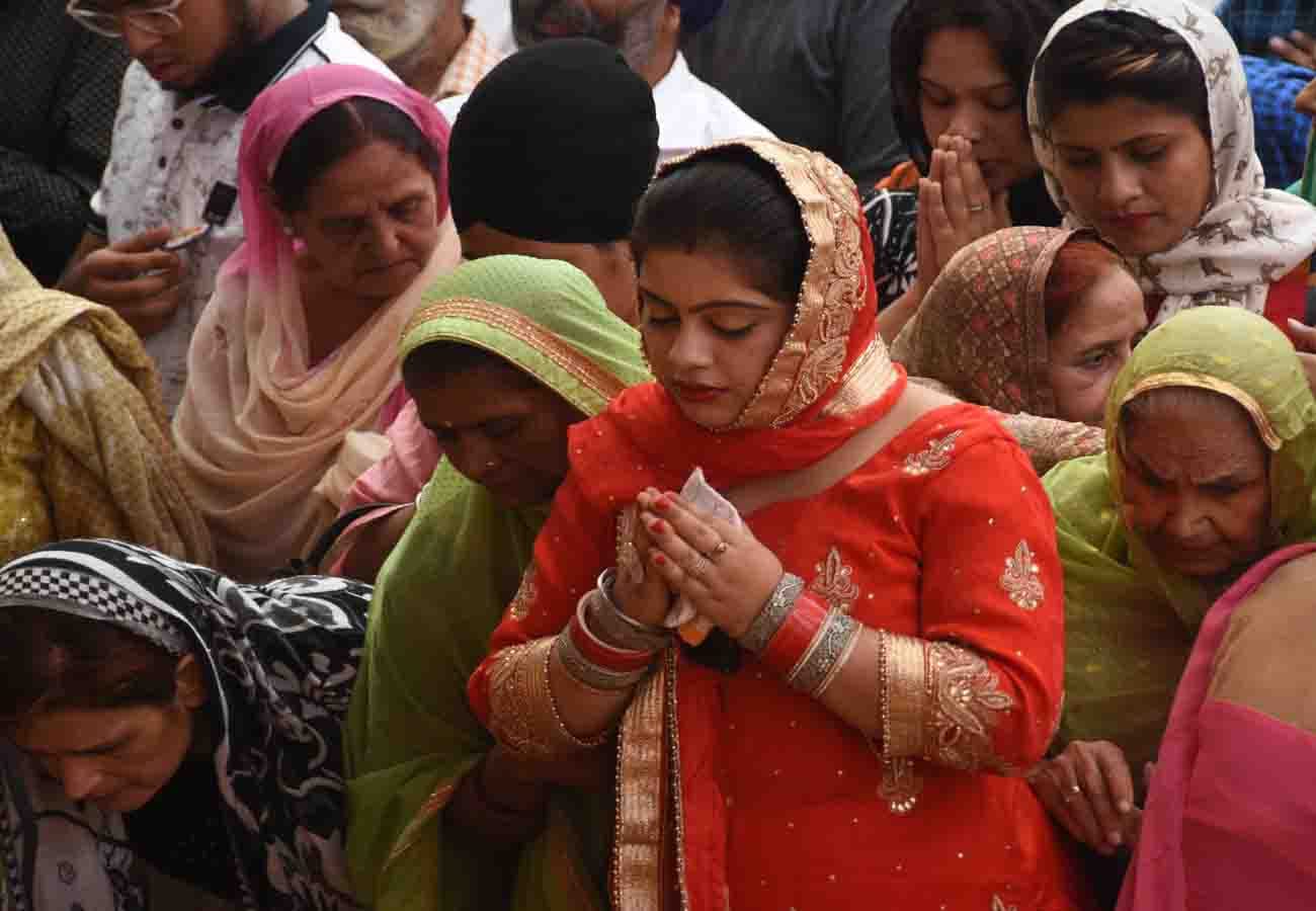 guru nanak prakash parv celebration in kanpur