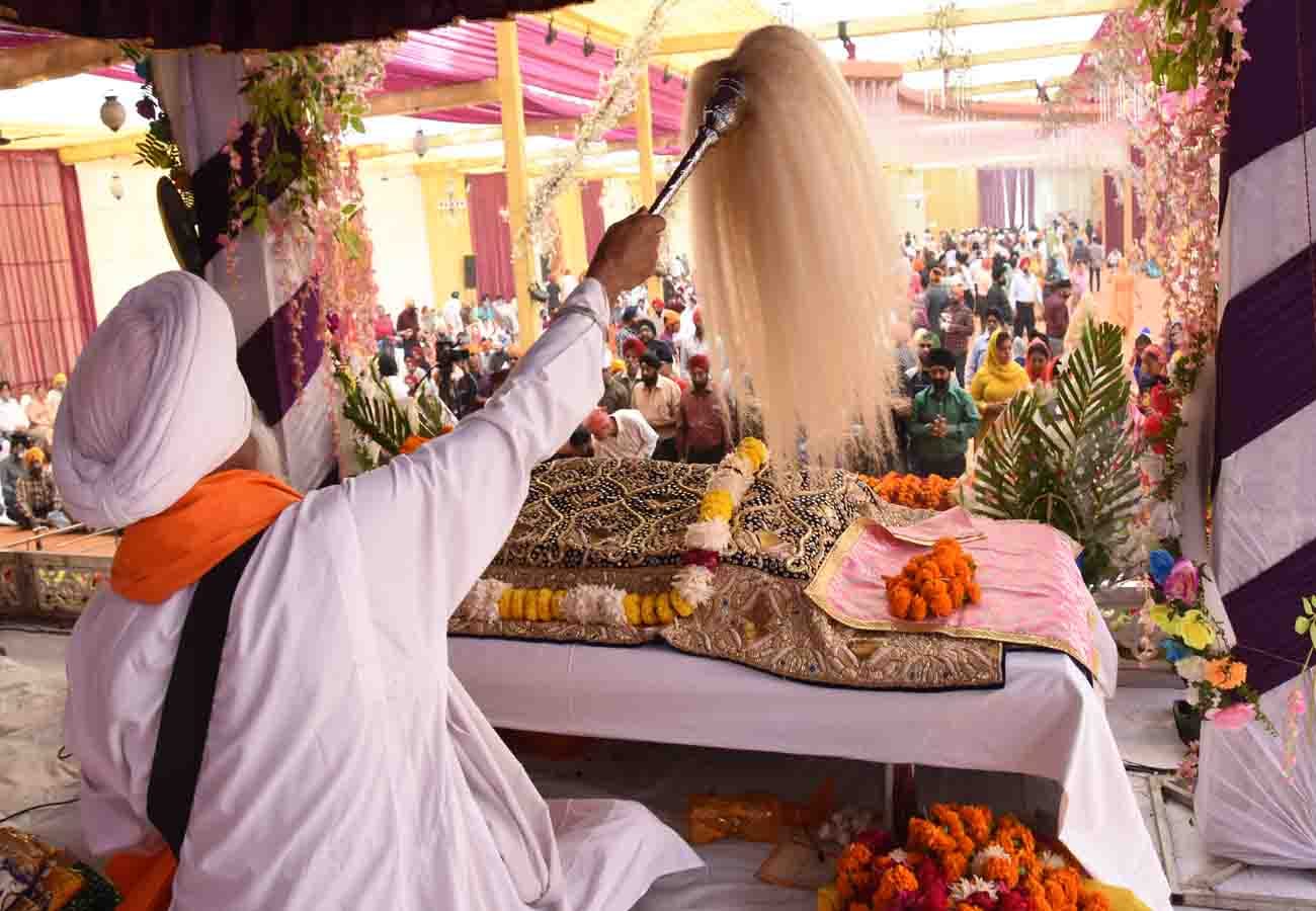guru nanak prakash parv celebration in kanpur
