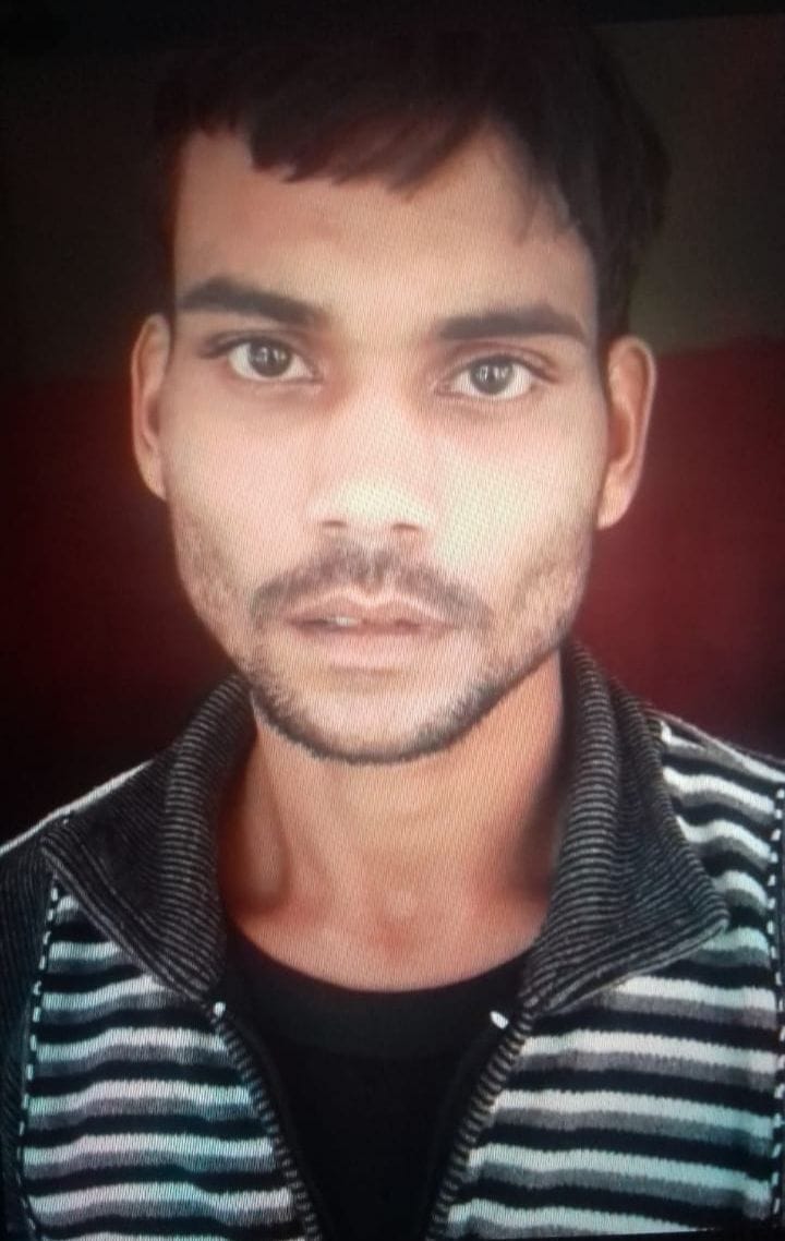Kokhraj police apprehended a reward of 20 thousand crooks
