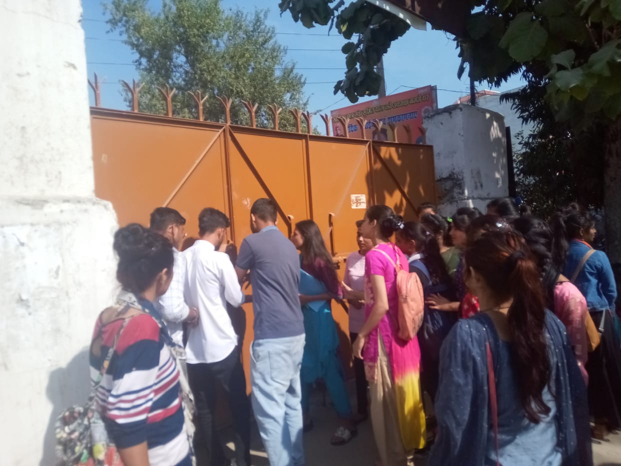 Students locked in Khatima PG College