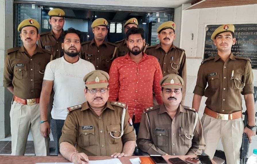 Two people who trapped a shopkeeper by keeping fake notes in Hathras were arrested, two absconding
