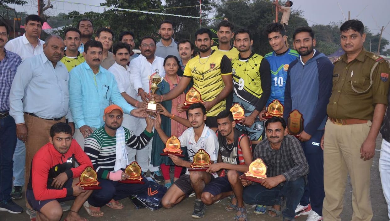 Kutba's team won trophy in volleyball