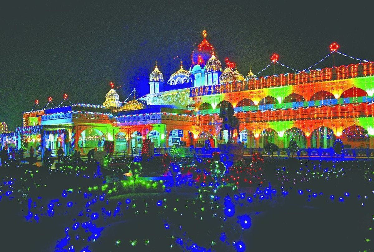 Gurudwara Guru Ka Taal Devotees Visits Charan Paduka Of Gurunanak Dev and Tegnahadur