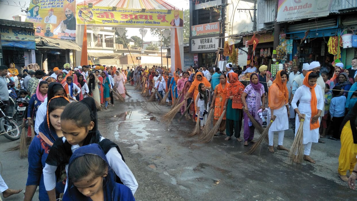 City Kirtan was taken out with pomp in Kichha