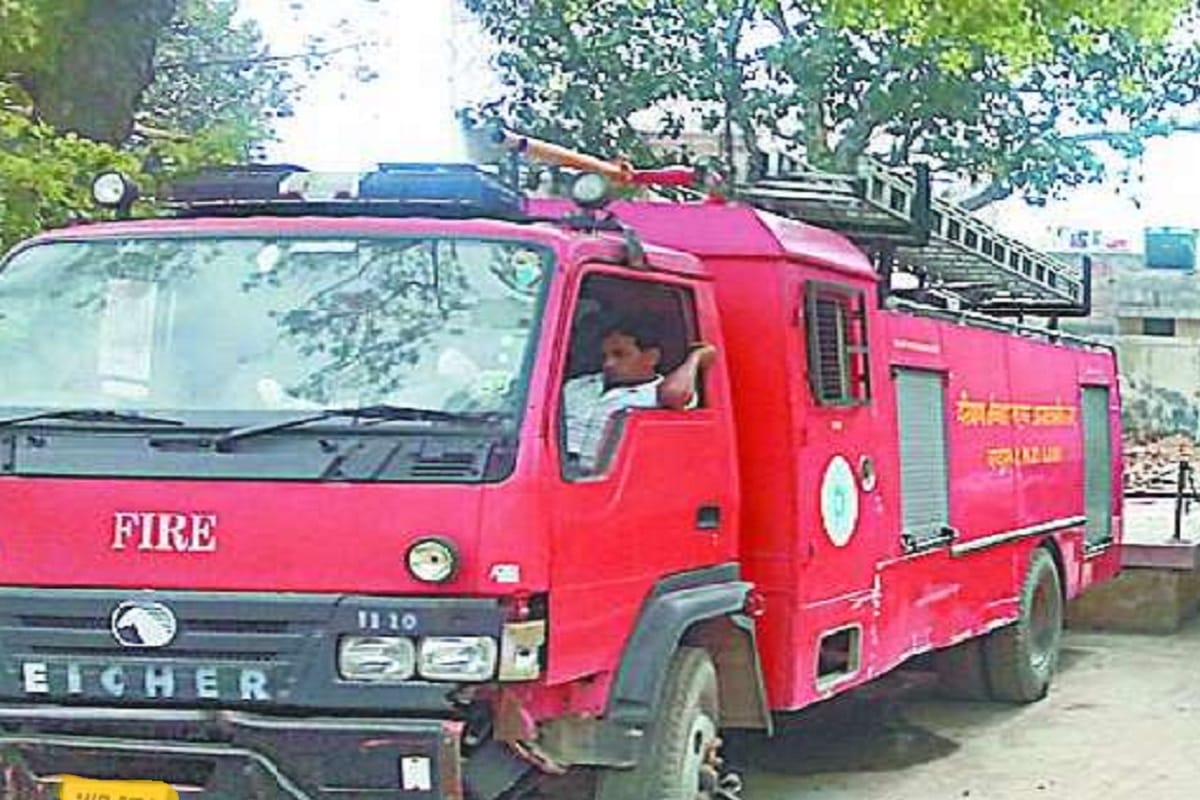 Fire set in a factory and loss of five lakh in Meerut district