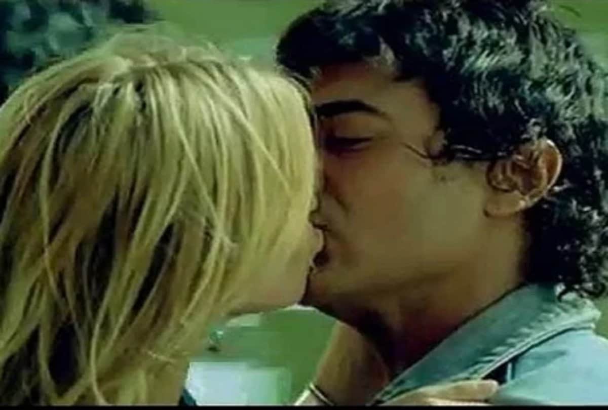Aamir Khan Kissing in bollywood films