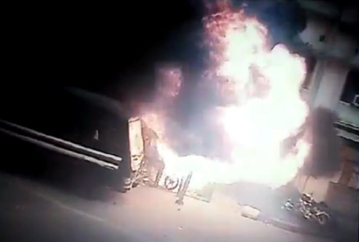 tis hazari court clash one more video of lawyers pelting stone on lockup came forward